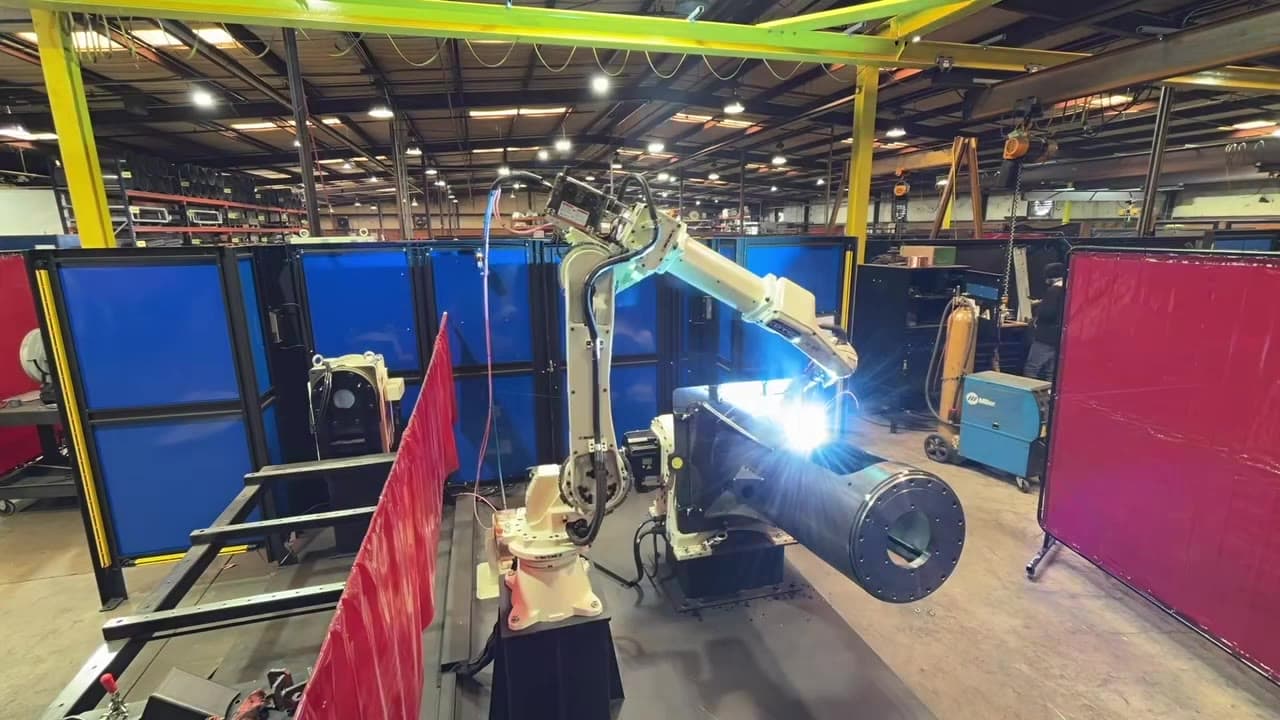 Robotic welding cell with active weld arc